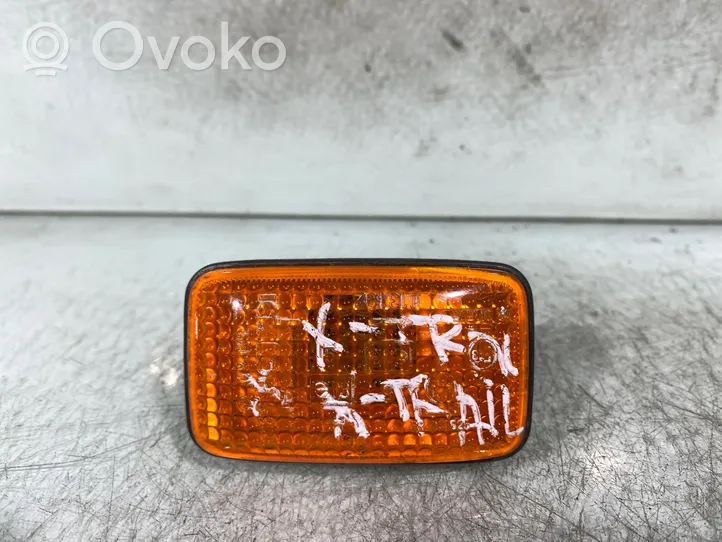 Nissan X-Trail T30 Front fender indicator light 