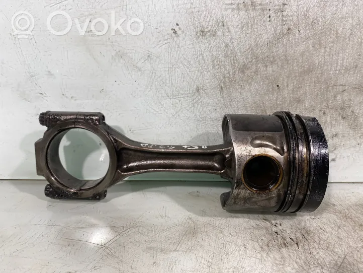 Volkswagen PASSAT B5.5 Piston with connecting rod 