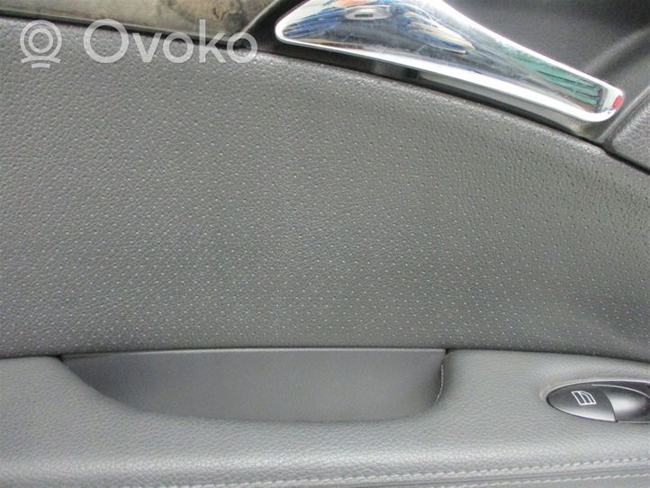 Mercedes-Benz E W211 Garniture panneau de porte arrière A2117303363