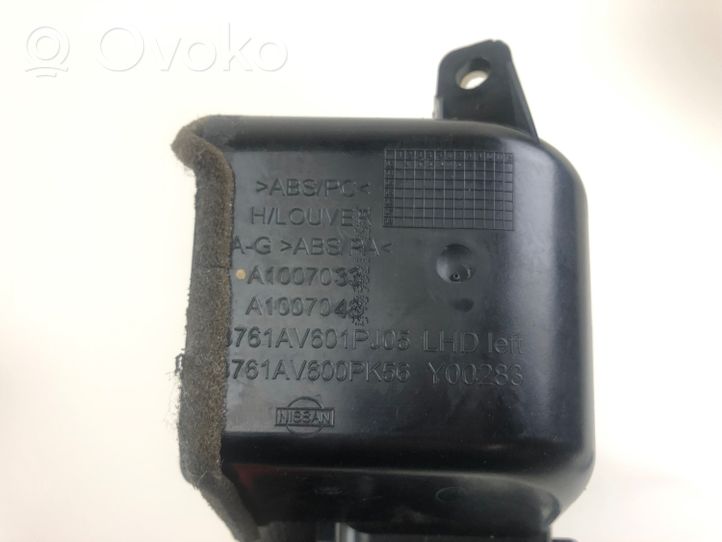 Nissan Primera Šoninės oro grotelės Y00318