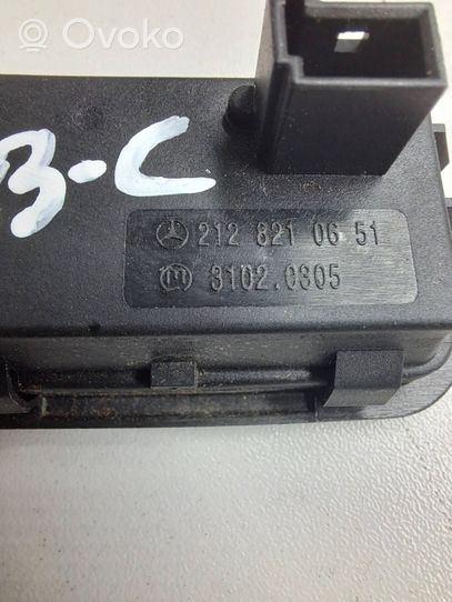Mercedes-Benz C W204 Interruptor de apertura del maletero/compartimento de carga 2128210651