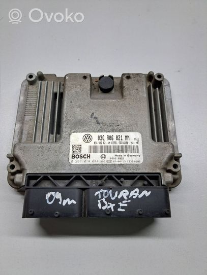 Volkswagen Touran I Calculateur moteur ECU 03G906021AN