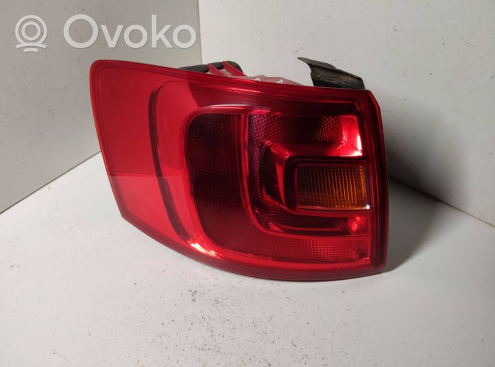 Volkswagen Jetta VI Tailgate rear/tail lights 5C6945095