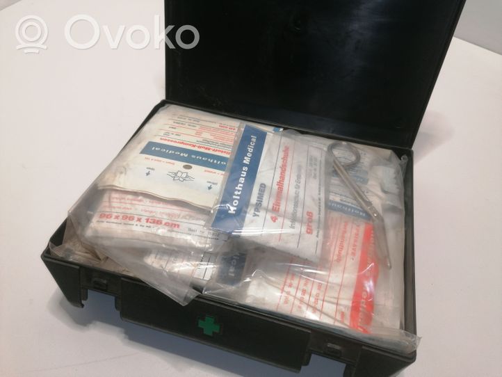 BMW 7 E32 Trousse de premiers secours DIN13164B