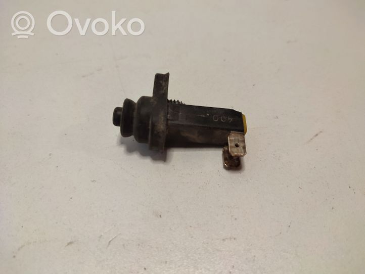 Audi A4 S4 B5 8D Aizmugurē durvju atvēršanas / aizvēršanas sensors 8D0947561B