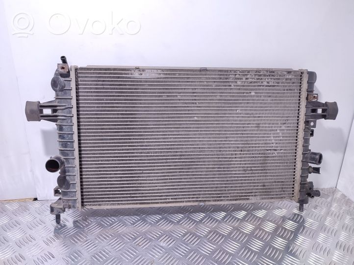 Opel Astra H Radiateur de refroidissement 13145211