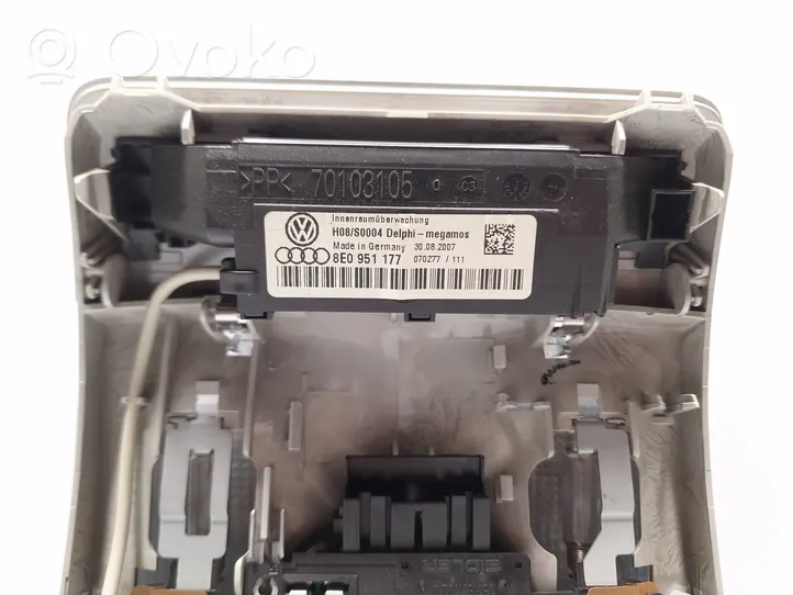 Audi A4 S4 B7 8E 8H Etuistuimen valo 8e0951177