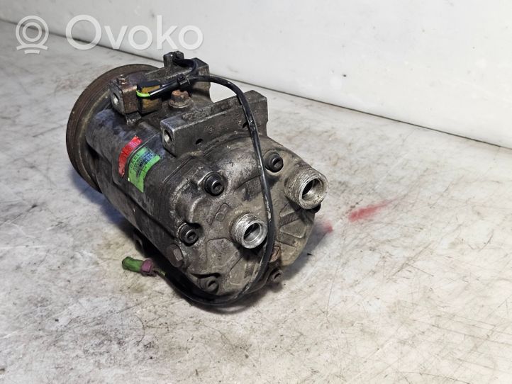 Volkswagen PASSAT B5 Ilmastointilaitteen kompressorin pumppu (A/C) 8D0260805