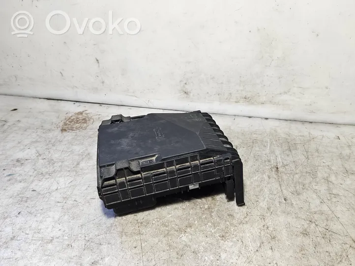 Volkswagen Touran II Module de fusibles 1K0937125