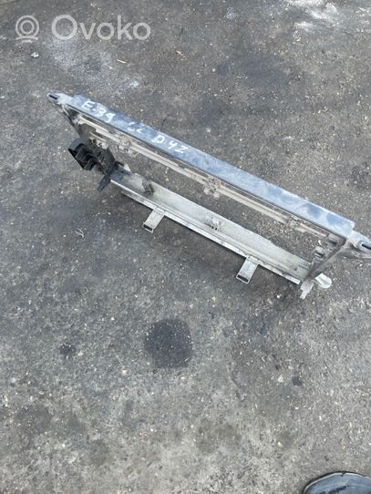 BMW 5 E39 Radiatoru dekoratīvā apdare 22473559