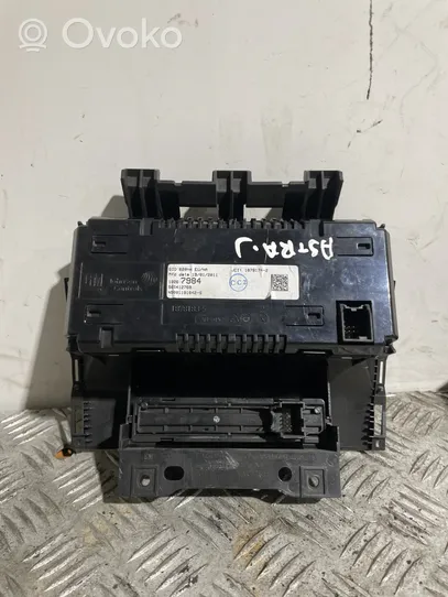 Opel Astra J Hazard light switch 13285122