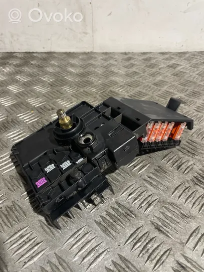 Mercedes-Benz CLS C219 Module de fusibles 2115461141