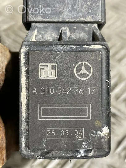 Mercedes-Benz E W211 Capteur de niveau de phare A0105427617