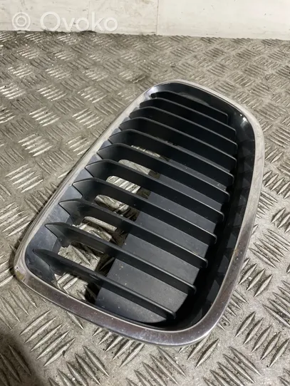 BMW 1 F20 F21 Grille calandre supérieure de pare-chocs avant 7324389