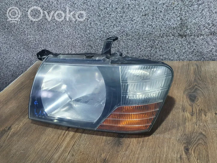 Mitsubishi Pajero Lampa przednia 