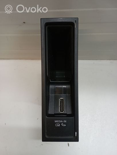 Volkswagen Golf VI USB-pistokeliitin 5N0035341E
