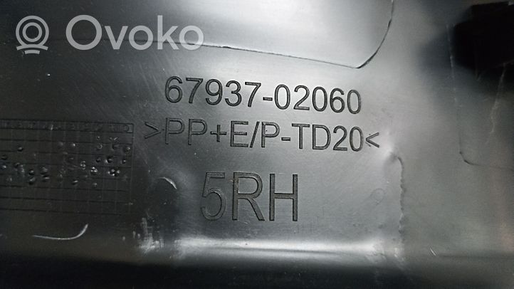 Toyota Auris E180 Takaluukun/tavaratilan sivuverhoilu 6793702060