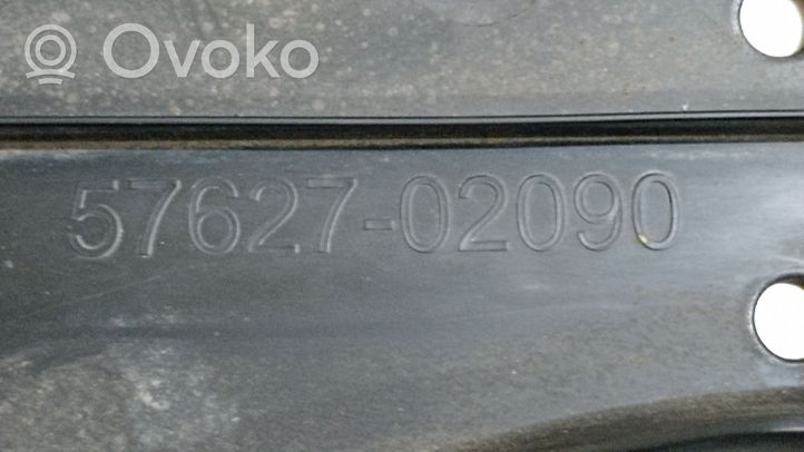 Toyota Auris E180 Защита дна задней ходовой части 5762702090