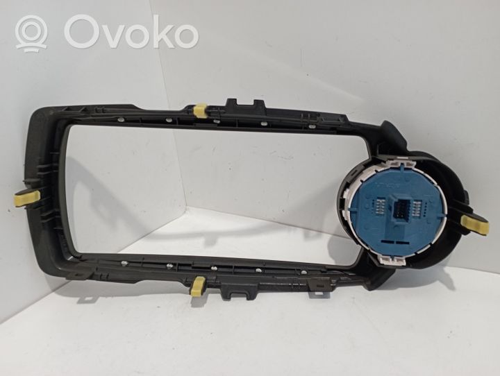 Toyota Yaris Cadre, panneau d'unité radio / GPS 864510D030