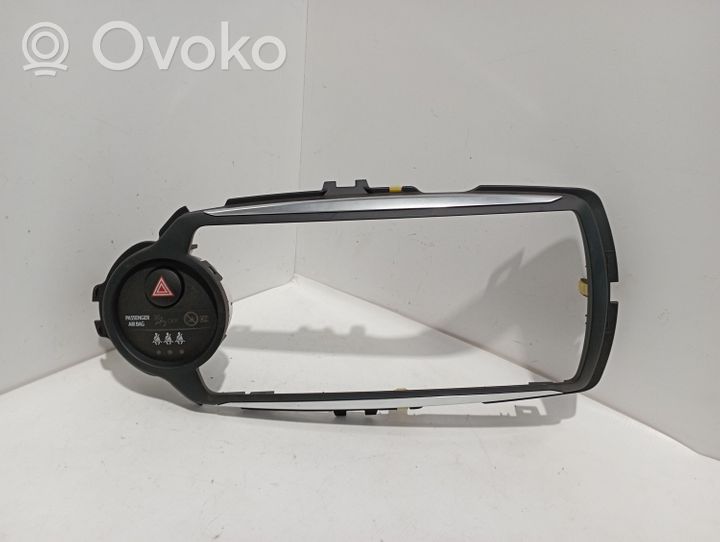 Toyota Yaris Cadre, panneau d'unité radio / GPS 864510D030