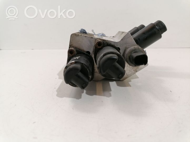 BMW 5 E60 E61 Aktyvaus stabilizatoriaus valdymo/ vožtuvų blokas VB676084005