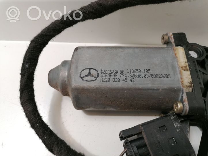 Mercedes-Benz C W203 Front door window regulator motor 119650105