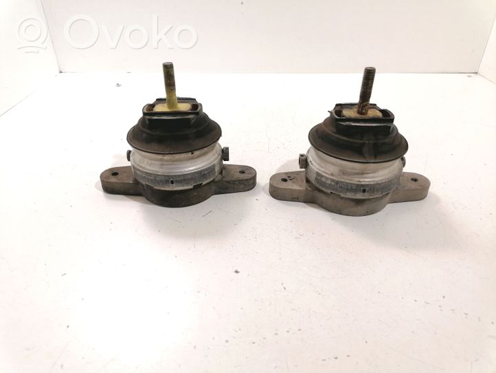 Audi A8 S8 D3 4E Supporto di montaggio del motore 65398