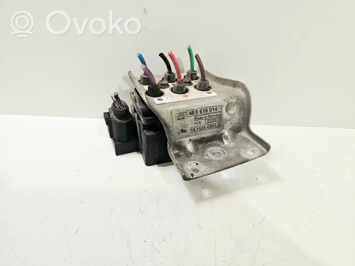 Audi A8 S8 D3 4E Blocco valvola della sospensione pneumatica 4E0616014