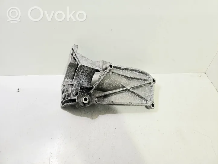 Volvo V40 Supporto di montaggio scatola del cambio 31370633