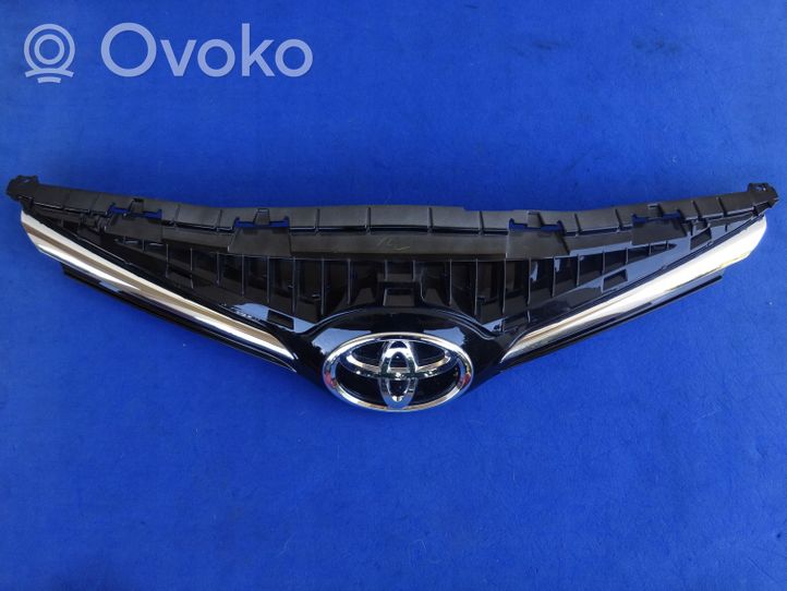 Toyota Avensis T270 Etusäleikkö 5311405120