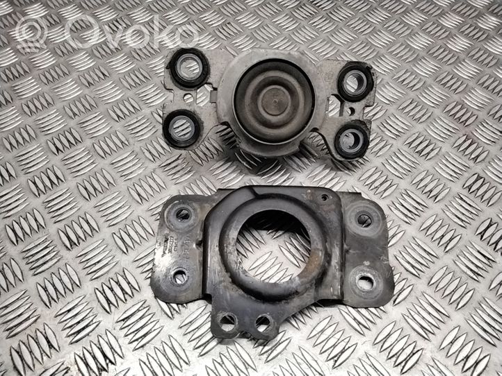 Volvo V70 Supporto della scatola del cambio 30784277