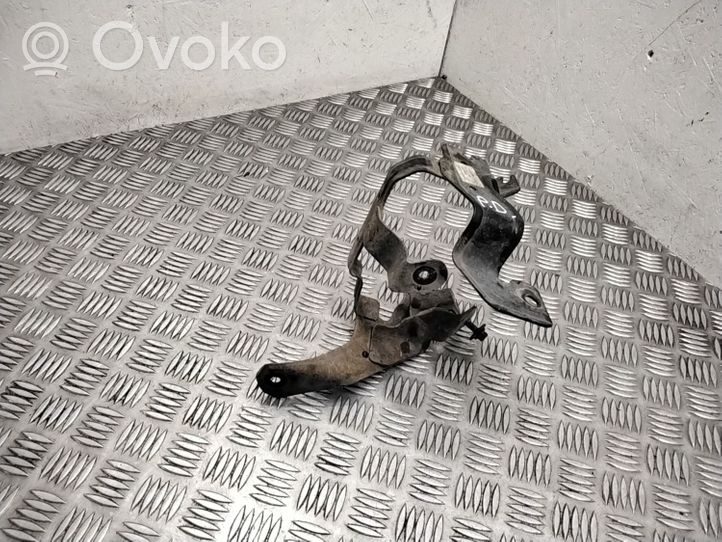 Volvo V70 Ohjaustehostimen pumpun kannake 31317375