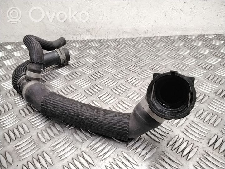 Volvo V70 Tuyau de liquide de refroidissement moteur 31338223