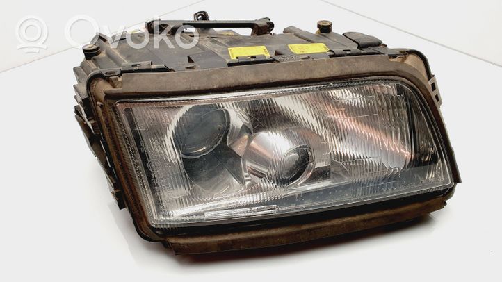 Audi A8 S8 D2 4D Lampa przednia 4D0941004D