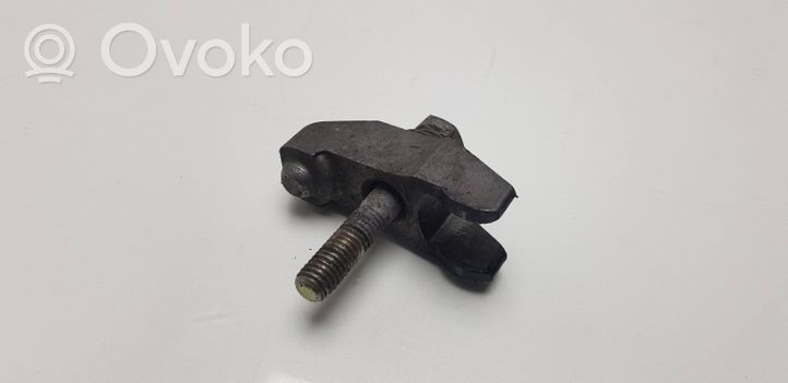 Audi A4 S4 B5 8D Support de pince d'injecteur de carburant 