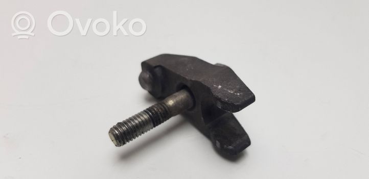 Audi A4 S4 B5 8D Support de pince d'injecteur de carburant 