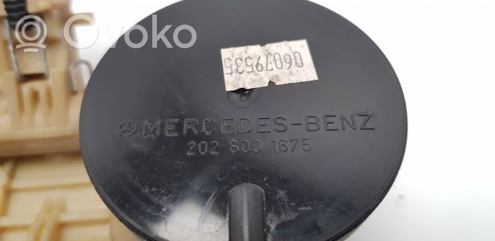 Mercedes-Benz C W202 Poggiatesta del sedile posteriore 2028001675