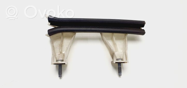 Citroen C4 Grand Picasso Takaoven tuulilasin kisko 9654092380