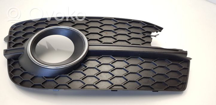 Audi Q3 8U Grille inférieure de pare-chocs avant 8U0807681D