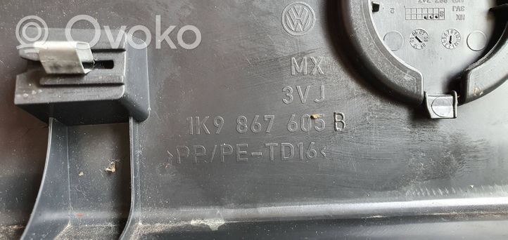 Volkswagen Golf V Takaluukun alaosan verhoilu 1K9867605B