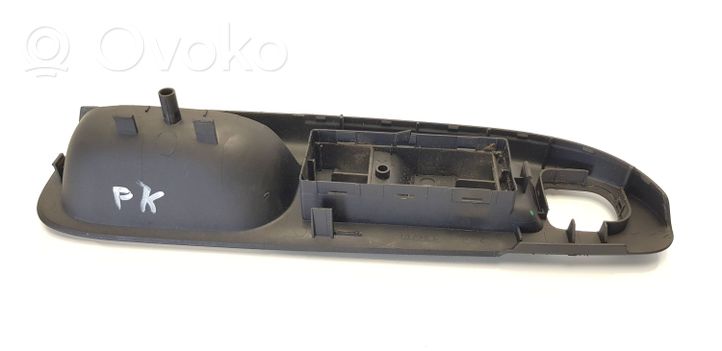 Volkswagen PASSAT B6 Front door interior handle trim 3C1867171