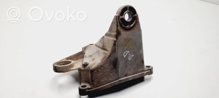 Volkswagen PASSAT B5 Supporto di montaggio scatola del cambio 8D0399114S