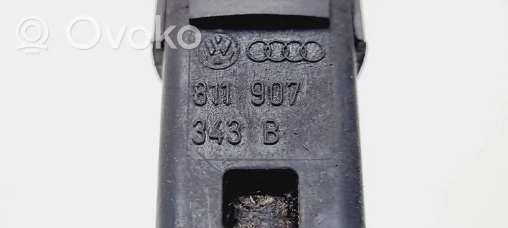 Volkswagen PASSAT B5 Czujnik pedału hamulca / stopu 811907343B