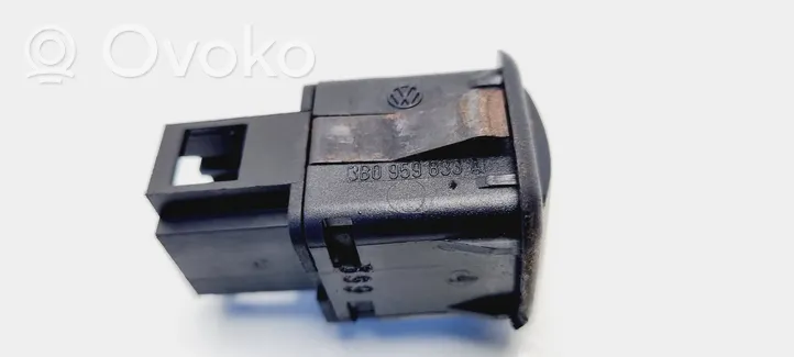 Volkswagen Golf IV Interruptor de apertura del depósito de combustible 3B0959833A