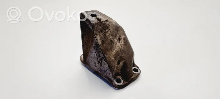 Volkswagen PASSAT B5 Support de boîte de vitesses 8D0399113AB