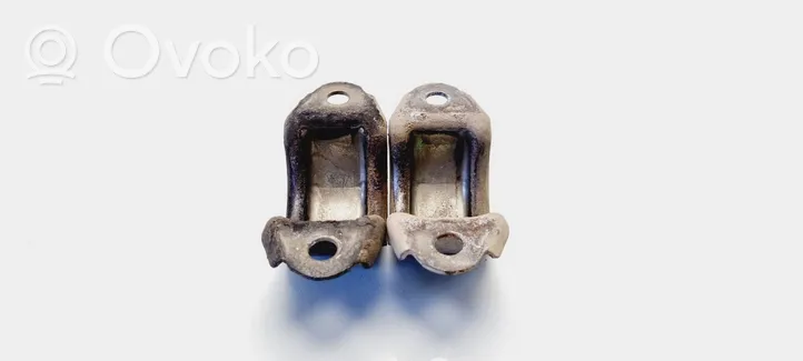 Volkswagen PASSAT B5 Mocowanie stabilizatora osi przedniej 4D0411336D