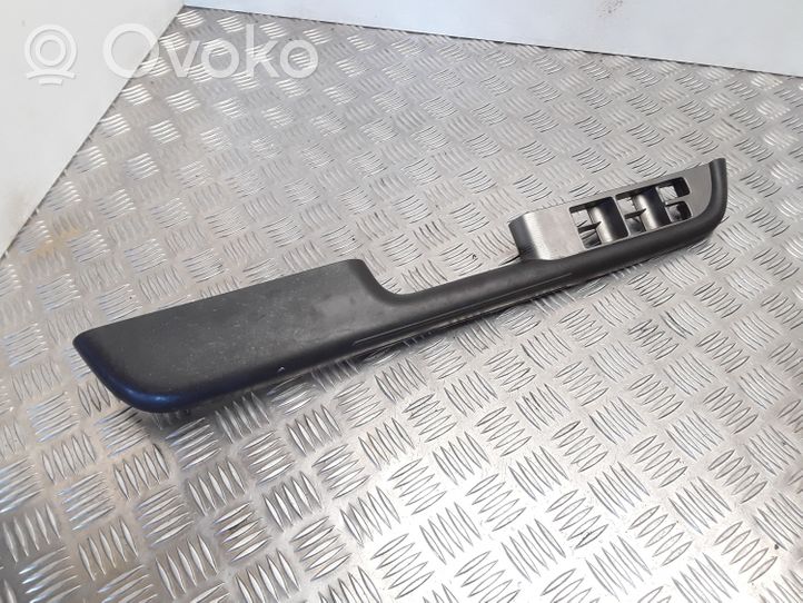 Nissan X-Trail T30 Support bouton lève vitre porte avant 809498H700