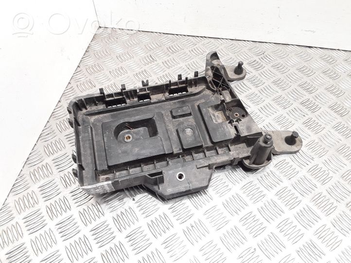 Volkswagen Golf Plus Boîte de batterie 1K0915333H