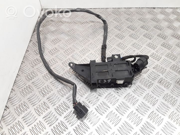 BMW 5 E39 Coolant fan relay 67326921354