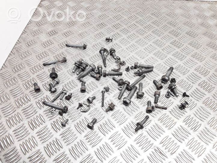 Volkswagen Touran III Nuts/bolts 